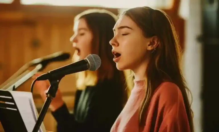 How Voice Lessons Help Beginners Build Strong Vocal Techniques
